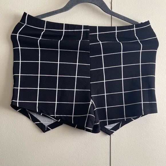 Checked Skort L - Picture 2 of 5